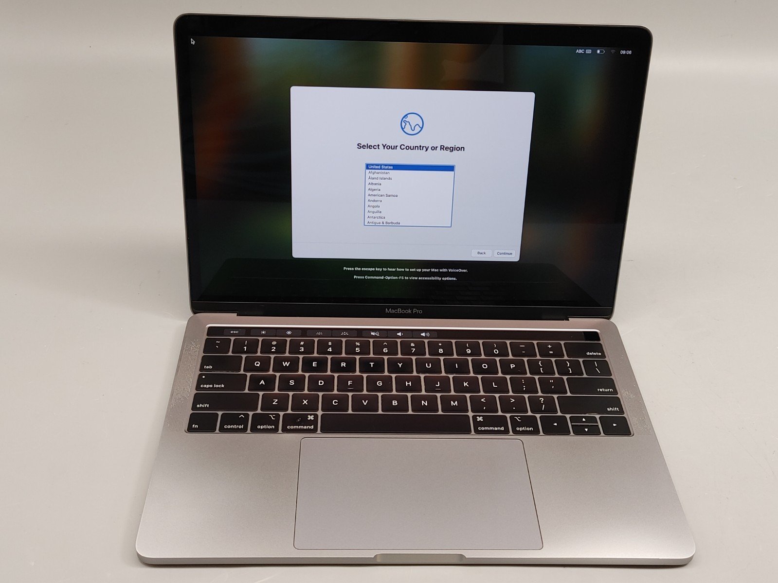 Apple MacBook Pro 2019 Pallet liquidation - Image 5