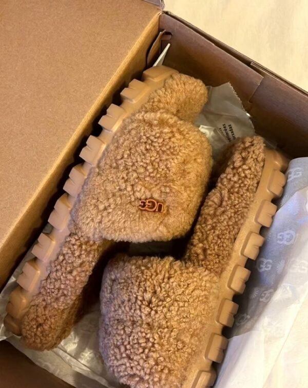 Mixed UGG Shoes Pallet liquidation - Image 9
